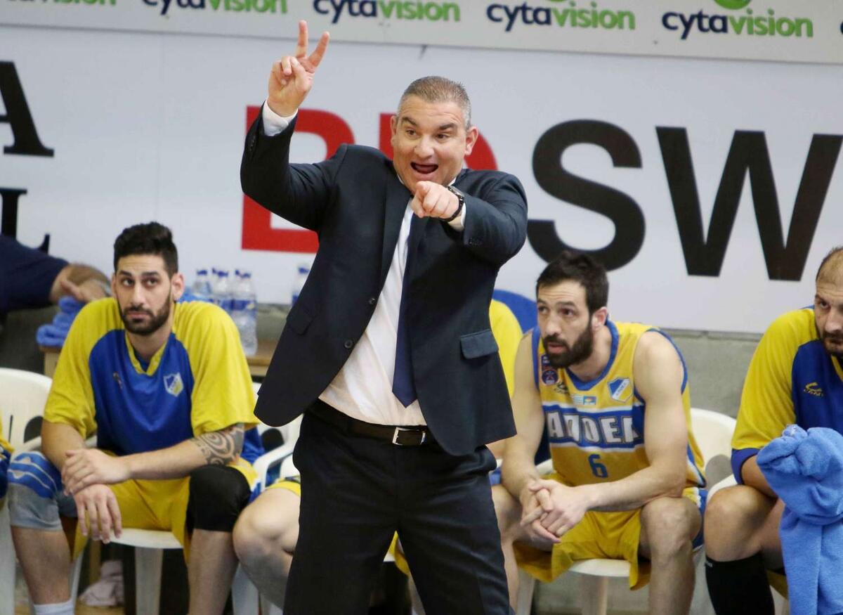 Τόνι Κωνσταντινίδης: 