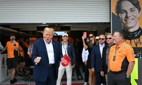 Ο Τραμπ σκέφτεται να οδηγήσει μονοθέσιο της McLaren! thumb