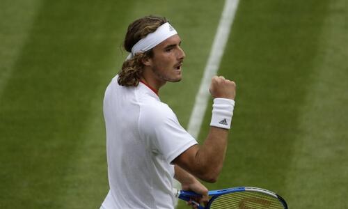 Αγχώθηκε αλλά συνεχίζει στο Wimbledon ο Τσιτσιπάς thumb