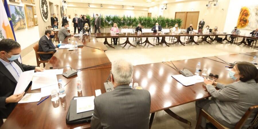 Στις 11:30 οι ανακοινώσεις για πιθανές χαλαρώσεις!  thumb